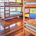 אכסניה Meiga Backpackers *
