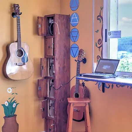 אכסניה Meiga Backpackers *
