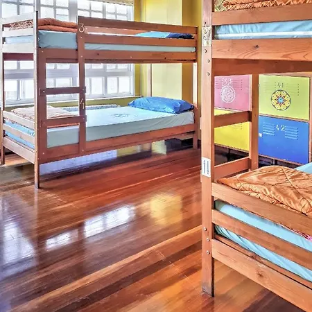 אכסניה Meiga Backpackers *