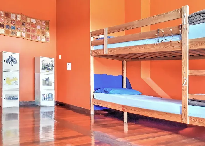 Meiga Backpackers Хостел